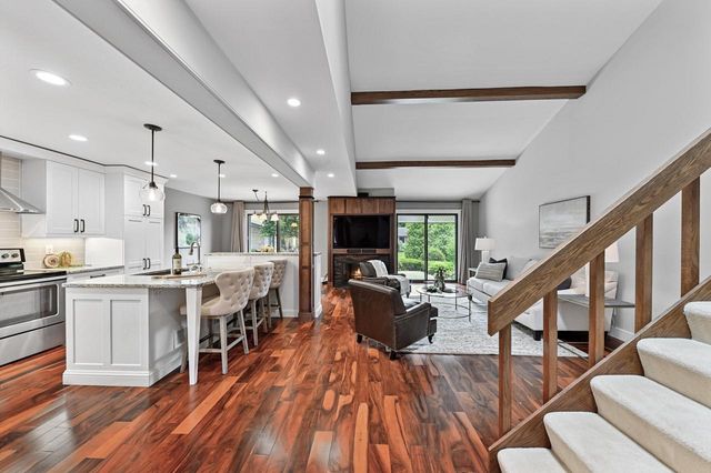 836 Pilgrim PARKWAY, Elm Grove, WI 53122