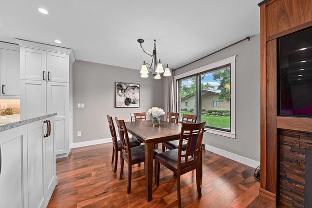 836 Pilgrim PARKWAY, Elm Grove, WI 53122