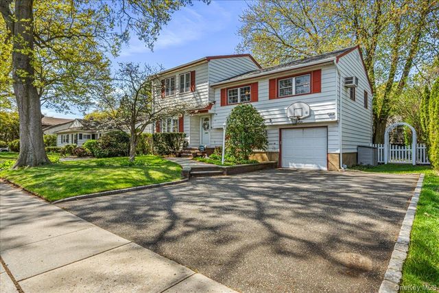 80 Russell Road, Garden City, NY 11530