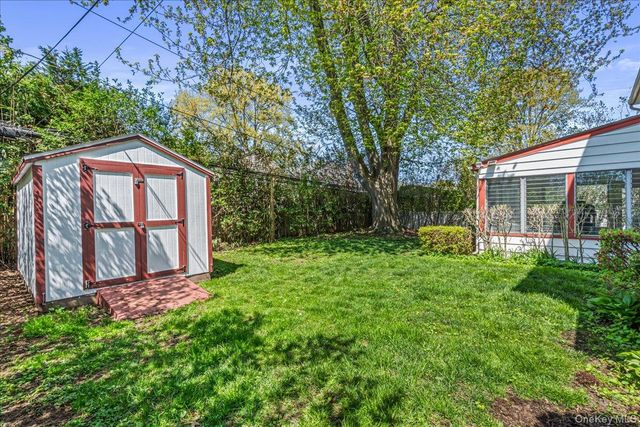 80 Russell Road, Garden City, NY 11530