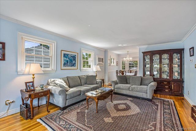 80 Russell Road, Garden City, NY 11530