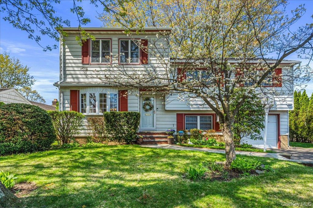 80 Russell Road, Garden City, NY 11530