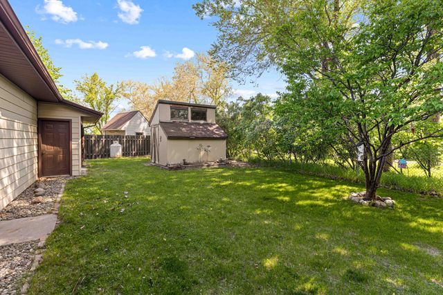 2954 Heatherwood Circle S, Moorhead, MN 56560