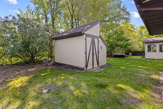 2954 Heatherwood Circle S, Moorhead, MN 56560