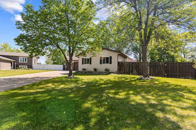 2954 Heatherwood Circle S, Moorhead, MN 56560