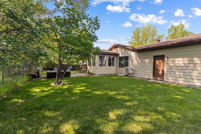 2954 Heatherwood Circle S, Moorhead, MN 56560