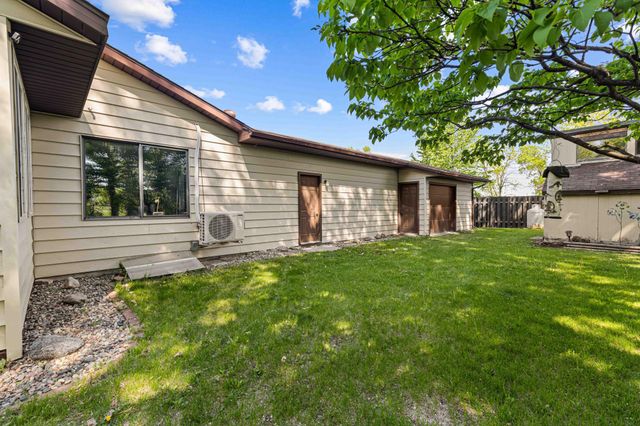 2954 Heatherwood Circle S, Moorhead, MN 56560