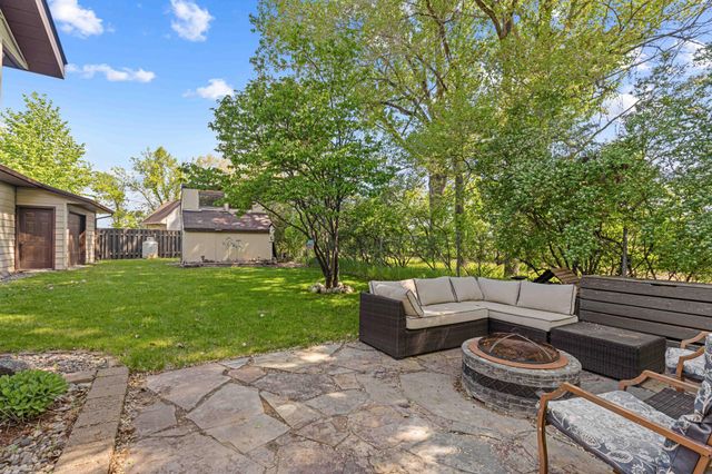 2954 Heatherwood Circle S, Moorhead, MN 56560