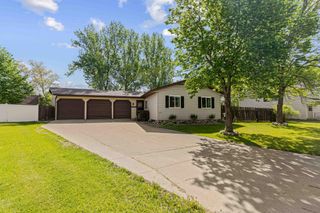 2954 Heatherwood Circle S, Moorhead, MN 56560