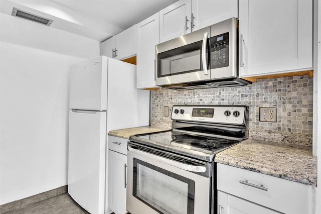 3076 Cornwall D, Boca Raton, FL 33434