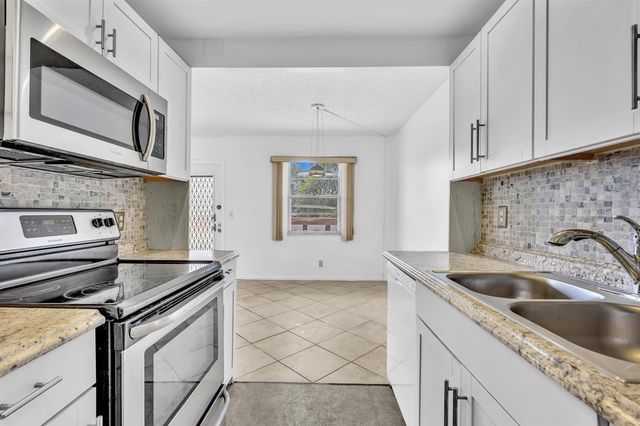 3076 Cornwall D, Boca Raton, FL 33434