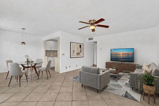 3076 Cornwall D, Boca Raton, FL 33434
