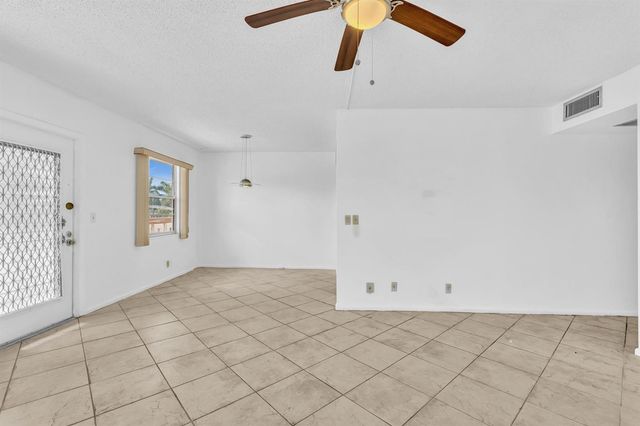 3076 Cornwall D, Boca Raton, FL 33434