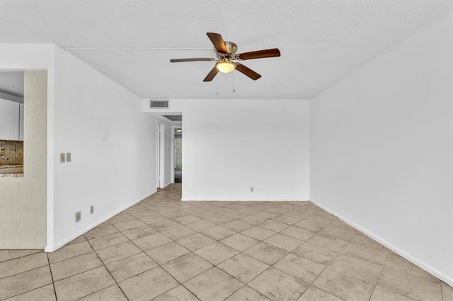 3076 Cornwall D, Boca Raton, FL 33434