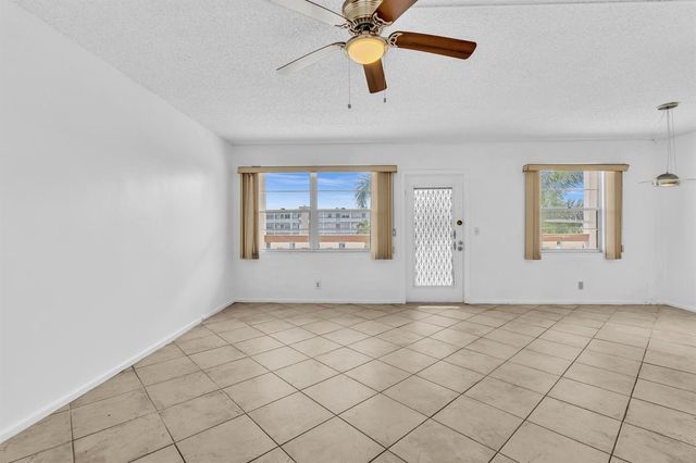 3076 Cornwall D, Boca Raton, FL 33434