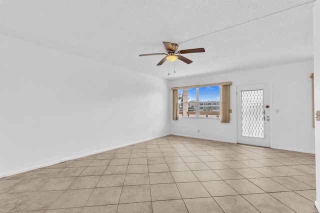 3076 Cornwall D, Boca Raton, FL 33434