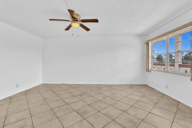 3076 Cornwall D, Boca Raton, FL 33434