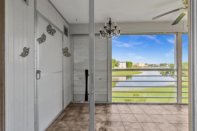 3076 Cornwall D, Boca Raton, FL 33434