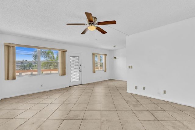 3076 Cornwall D, Boca Raton, FL 33434