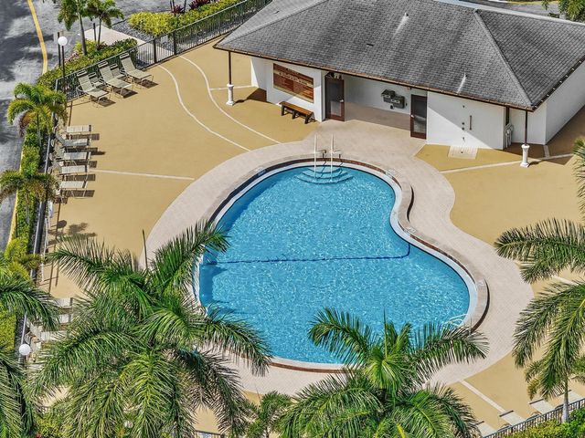 3076 Cornwall D, Boca Raton, FL 33434