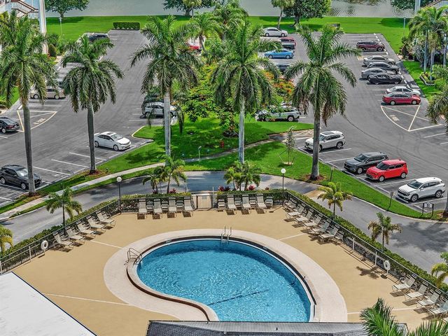 3076 Cornwall D, Boca Raton, FL 33434