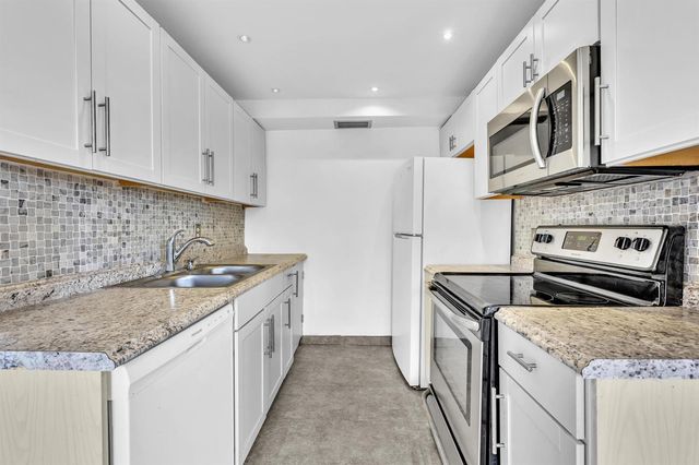 3076 Cornwall D, Boca Raton, FL 33434