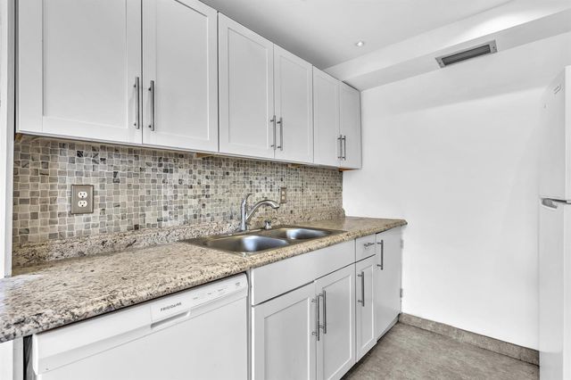 3076 Cornwall D, Boca Raton, FL 33434