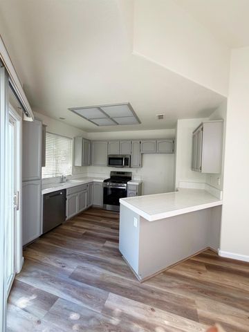 106 Gilded Rock Cir, Folsom, CA 95630