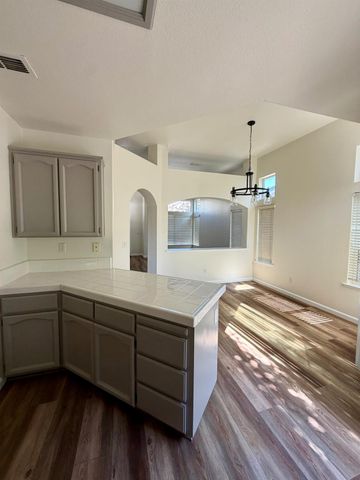106 Gilded Rock Cir, Folsom, CA 95630