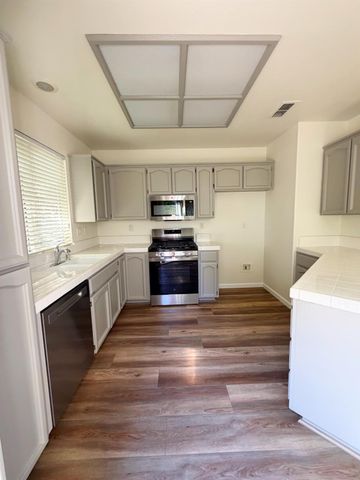 106 Gilded Rock Cir, Folsom, CA 95630