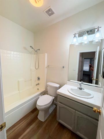 106 Gilded Rock Cir, Folsom, CA 95630