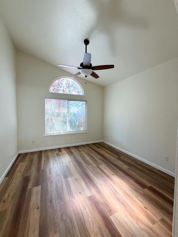 106 Gilded Rock Cir, Folsom, CA 95630