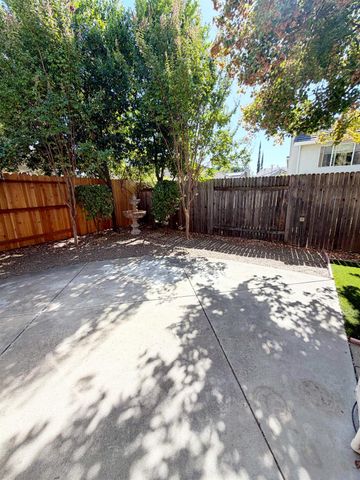 106 Gilded Rock Cir, Folsom, CA 95630