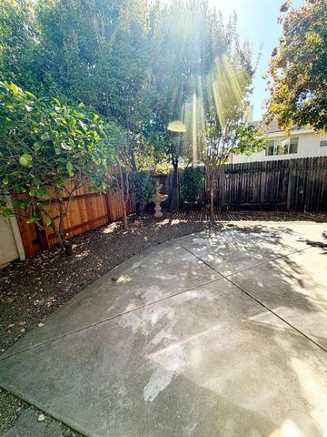106 Gilded Rock Cir, Folsom, CA 95630