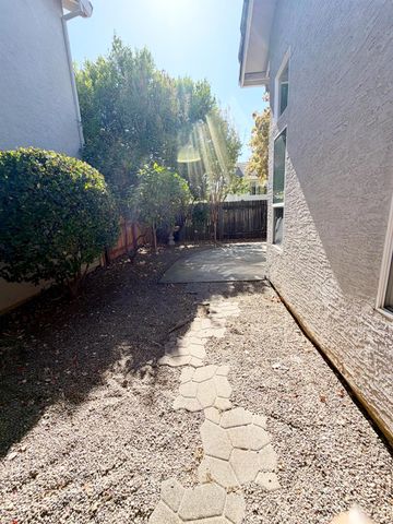 106 Gilded Rock Cir, Folsom, CA 95630