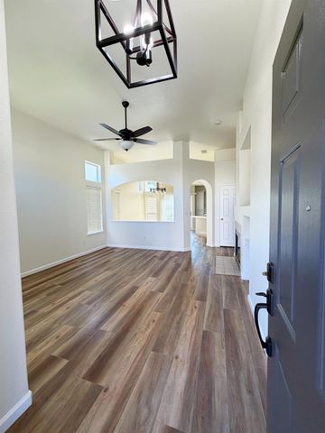 106 Gilded Rock Cir, Folsom, CA 95630