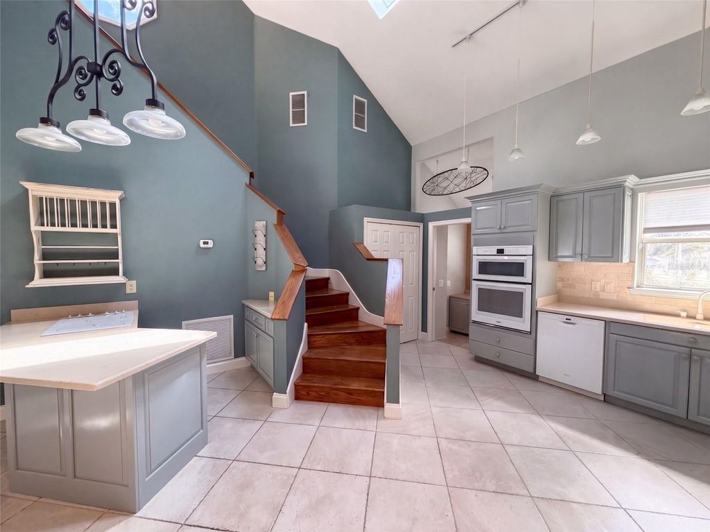 Image 2 of property listing at 4335 SE 8TH STREET, Ocala, FL 34471