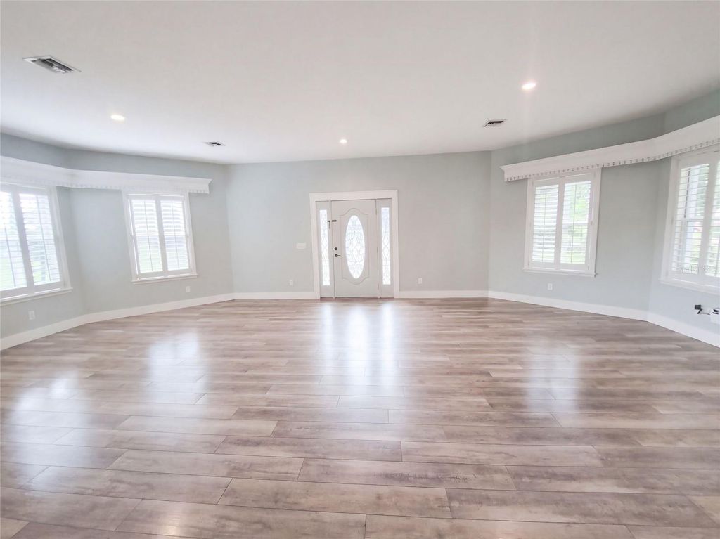 Image 3 of property listing at 4335 SE 8TH STREET, Ocala, FL 34471
