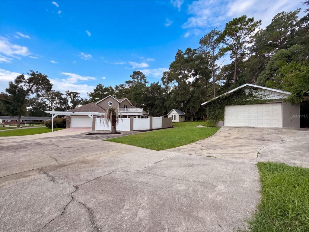 Image 29 of property listing at 4335 SE 8TH STREET, Ocala, FL 34471
