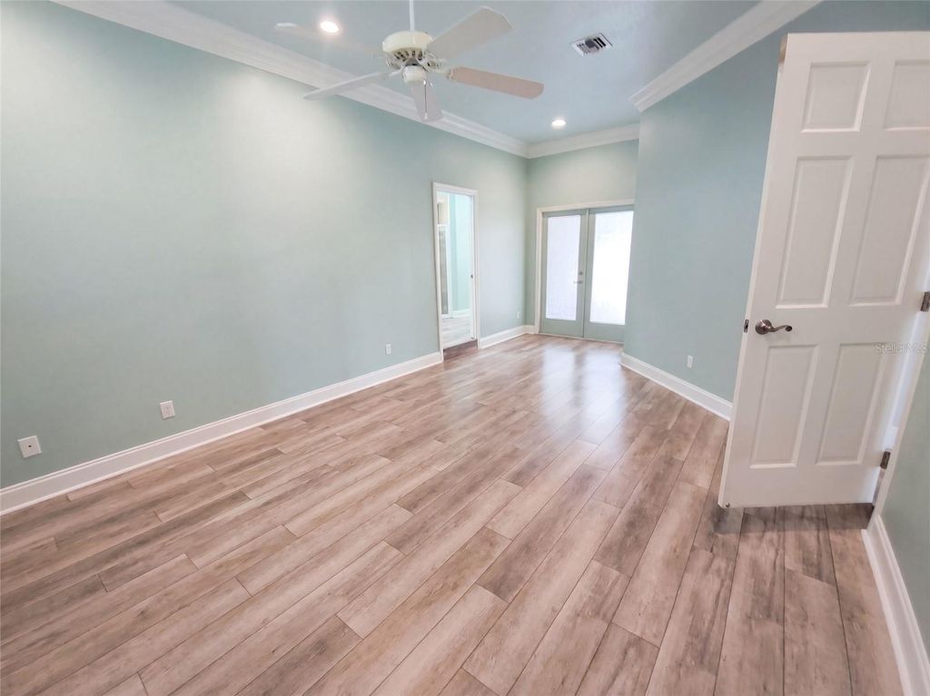 Image 4 of property listing at 4335 SE 8TH STREET, Ocala, FL 34471
