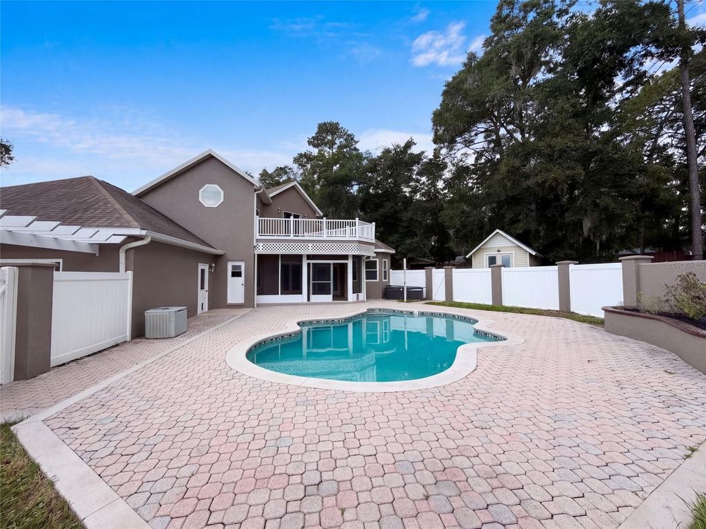 Image 5 of property listing at 4335 SE 8TH STREET, Ocala, FL 34471
