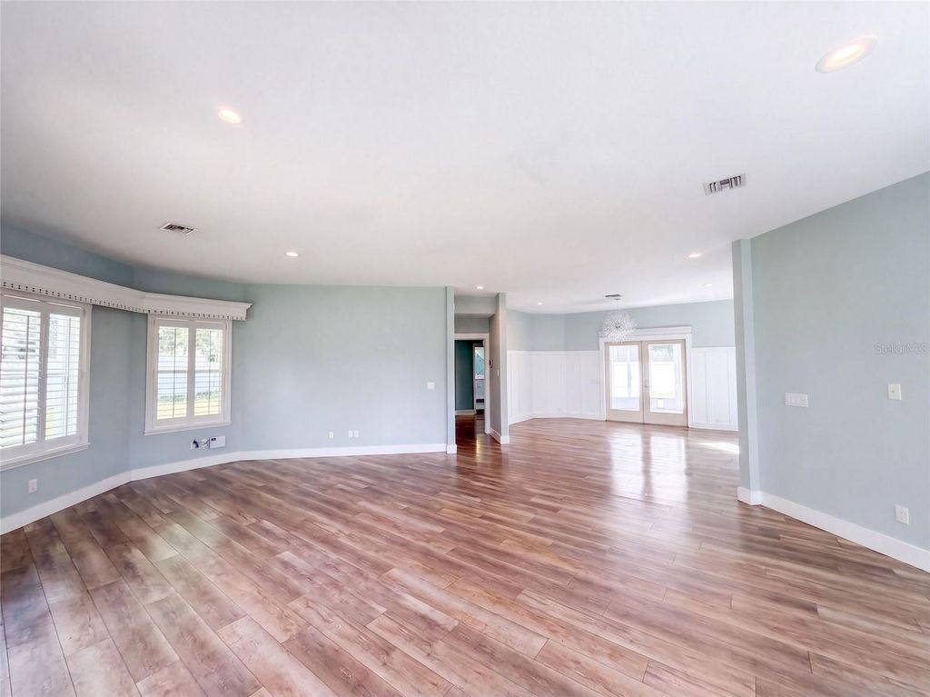 Image 8 of property listing at 4335 SE 8TH STREET, Ocala, FL 34471
