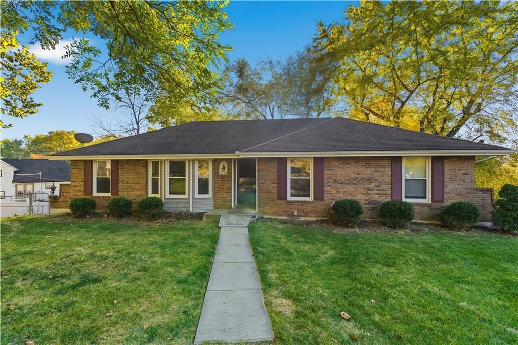 2208 Sunset Court, Leavenworth, KS 66048