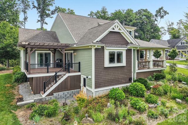 17 Hamilton Woods Lane, Etowah, NC 28729