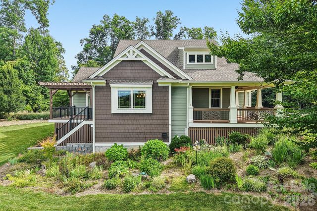 17 Hamilton Woods Lane, Etowah, NC 28729