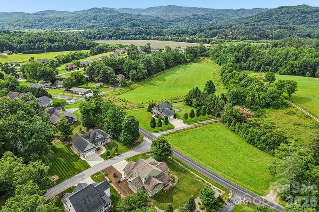 17 Hamilton Woods Lane, Etowah, NC 28729