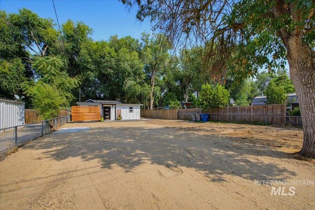 980 N Clithero Dr, Boise, ID 83703