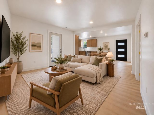 980 N Clithero Dr, Boise, ID 83703