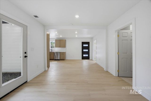 980 N Clithero Dr, Boise, ID 83703