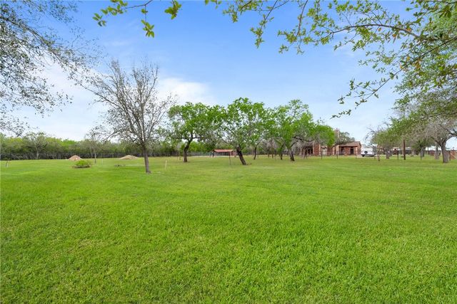 230 CR 3071, Orange Grove, TX 78372